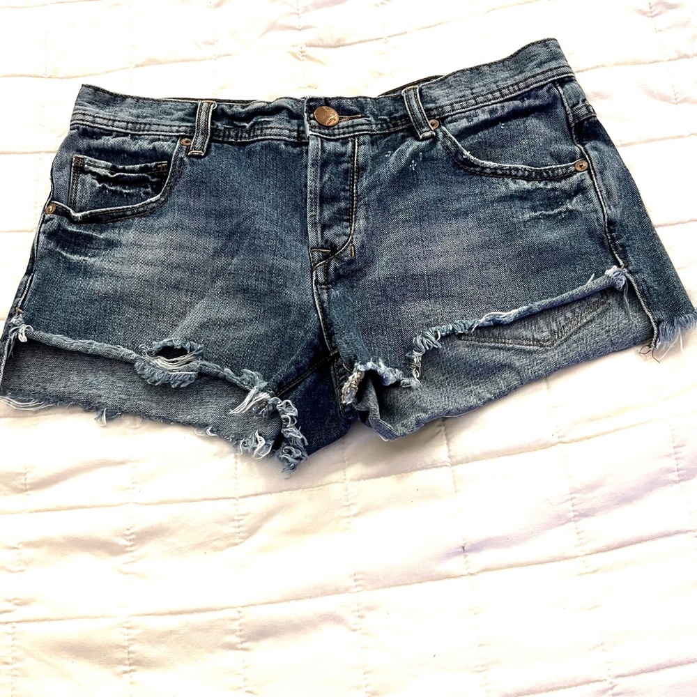 Free People Denim Shorts Medium Wash Size W26 Distressed Style: 61855-16515125